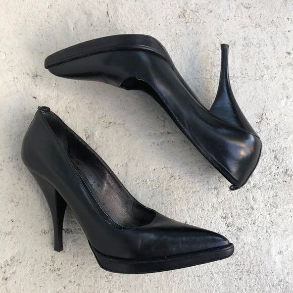 Prada heels  - Picture 1 of 8